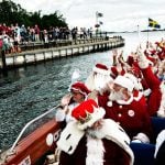 A boat load of Santas. Photo:  Mathias Løvgreen Bojesen/Scanpix