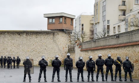 French plan to keep extremist inmates together in doubt