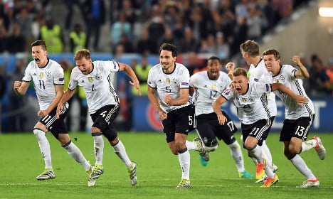 Germany squeeze past Italy on penalties to make semis