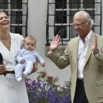 Victoria with her youngest child Prince Oscar and her father King Carl XVI Gustaf, who did not want to hold his grandchild.Photo: Jonas Ekströmer/TT