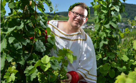 Man becomes wine queen after no blond beauties found