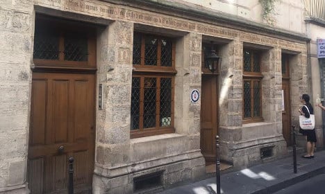 Where to find the oldest house in Paris?