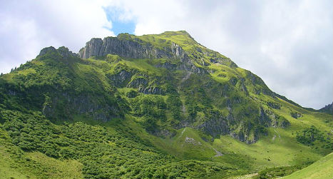 German hiker dies after falling 100 metres in Austrian Alps