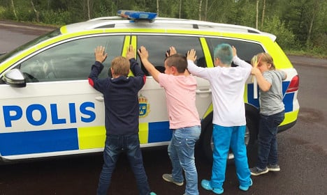 Swedish police 'arrest' kids at birthday party