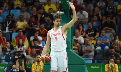 Spain edged by USA in basketball semi-final