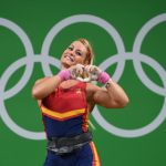Hearts and kisses – Spanish lifter melts crowd in Rio