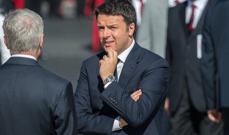 Renzi admits 'mistake' to bet leadership on crucial vote