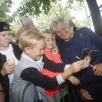 Time for a selfie! Pia Sundhage and some young football fans.Photo: Christine Olsson/TT