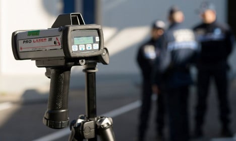France says it's OK to warn drivers about speed cameras