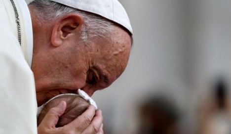 Pope holds multi-faith meeting with Nice victims