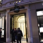 Paris thieves use tear gas to steal €500,000 of watches