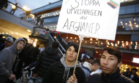 Hundreds protest Swedish asylum laws