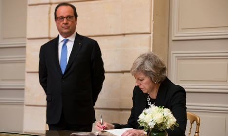 Hollande tells Britain: You must pay the price for Brexit