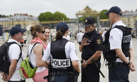 Tourism chiefs want special police units in Paris hot spots