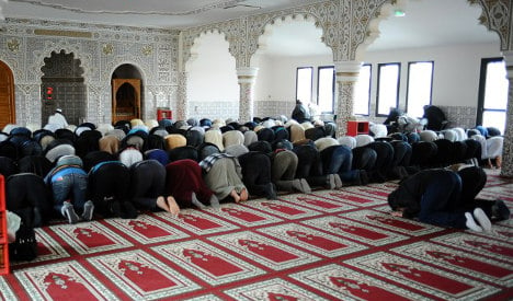 France shuts four 'extremist' mosques in Paris region