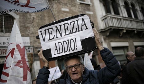 Venetians hold rally to fight city’s exodus
