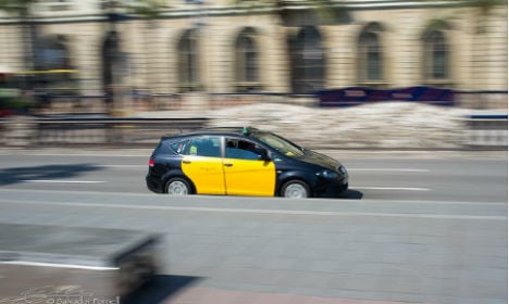 Spanish taxi driver returns €10,000 left in cab