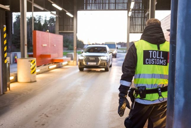 Norway extends border controls through February 2017