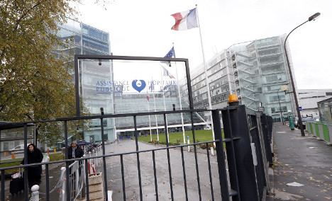 Paris hospital closes after 'anonymous bomb threat'