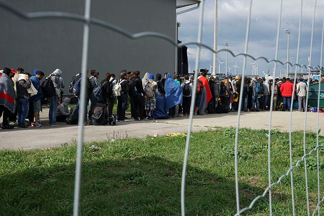Austrian Defence Minister: It’s time for EU to strengthen borders