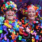 Two Düsseldorf women are decked out in multicoloured costumes and face paint.Photo: DPA