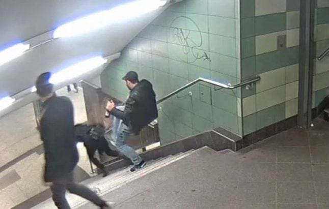 Berliners offer thousands of euros to find suspect in brutal U-Bahn attack