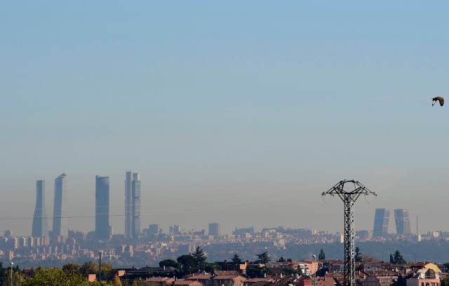 Madrid activates anti-pollution measures as air contamination spikes