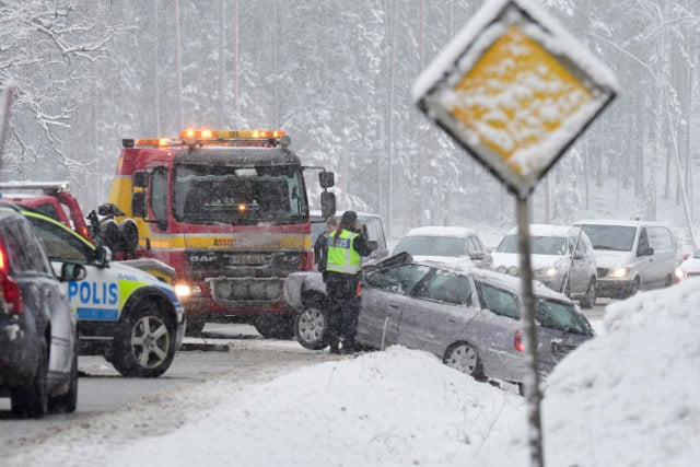 Snow and ice disrupt flights and roads in Sweden