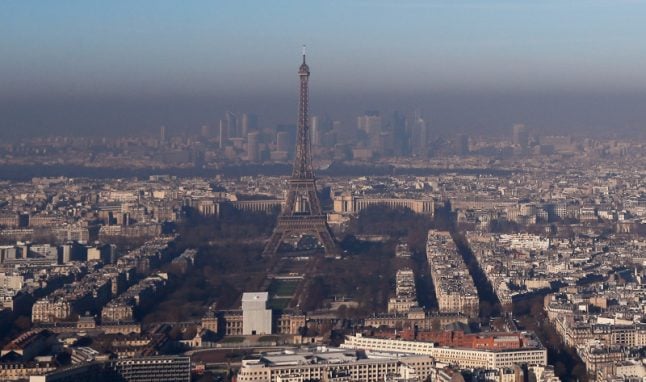 Paris makes public transport free to battle pollution spike