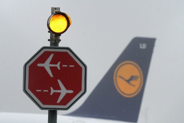 Lufthansa and pilots call in mediation over wage spat