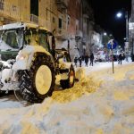 Battling the snow in a street of Santeramo in Colle.Photo: Raffaele Pontrandolfo / AFP