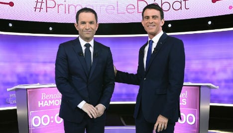French Socialists vote as turmoil engulfs Fillon