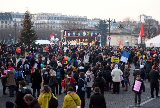 Thousands take to Paris streets to march against abortion