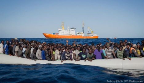 Italy rescues 550 migrants and two dead bodies in Med