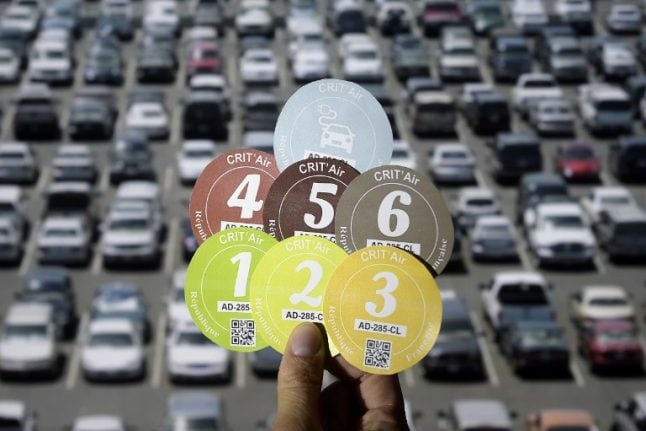 Paris rolls out anti-pollution stickers for all vehicles (including foreign cars)