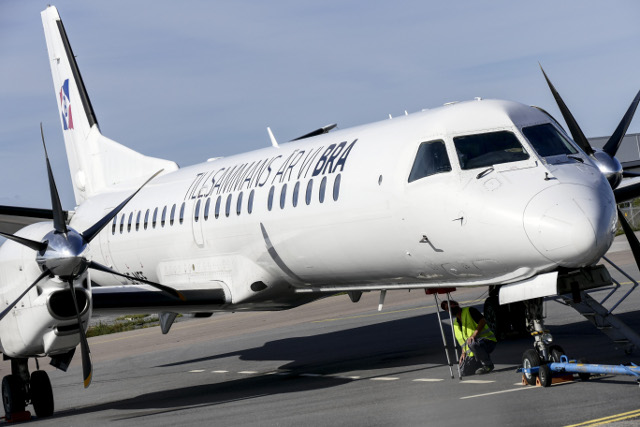 Plane evacuated in Stockholm after engine catches fire