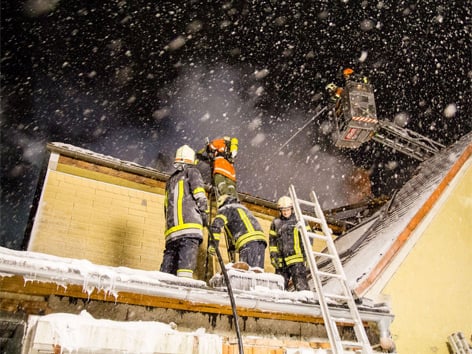 Over 100 firefighters called to extinguish blaze in freezing cold