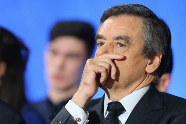 France's far-right ups attacks on scandal-hit Fillon