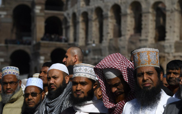Italian Muslims sign anti-extremism pact