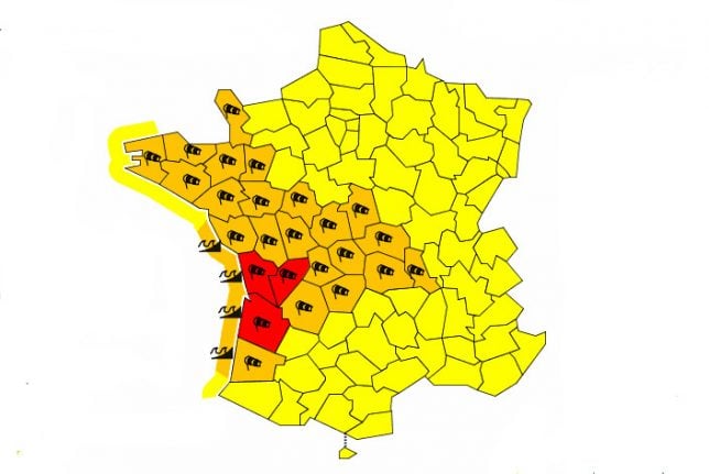 Red alert for western France as storm winds set to reach 160 km/hr
