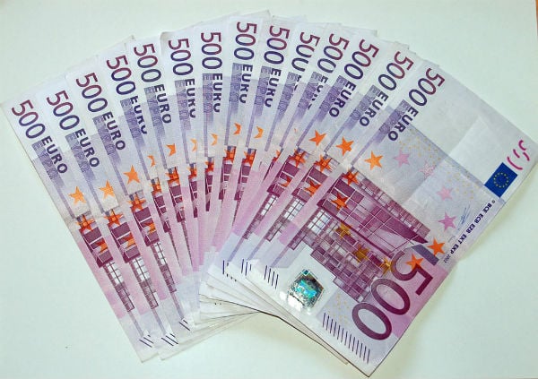 Man finds €269,500 in his cellar - and hands it to the police