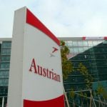 Brain surgeon sues Austrian Airlines over folding-tray finger injury