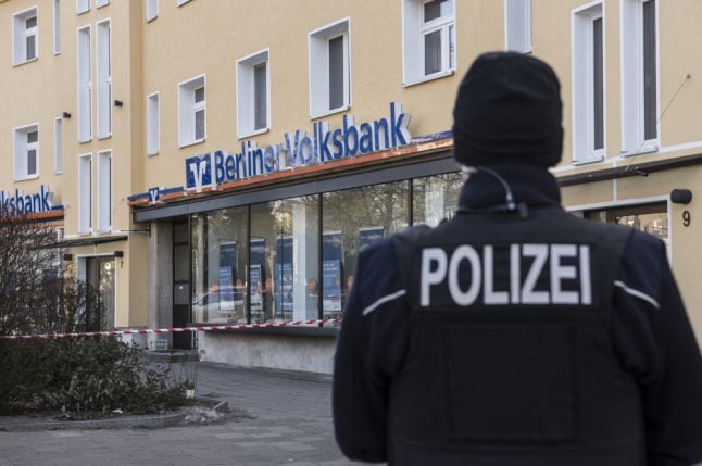 'Million euro-heist' in Berlin bank: armed robbers still at large