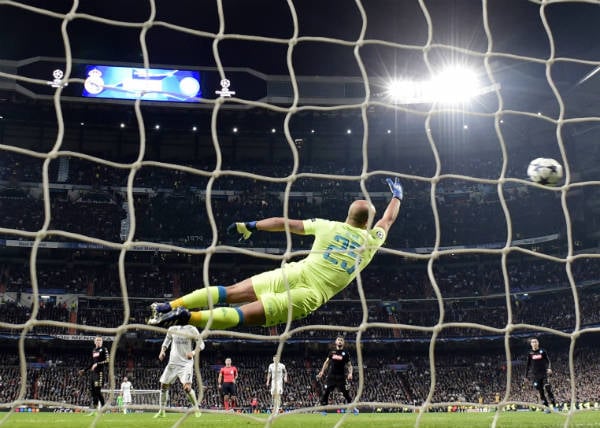 Football: Real Madrid bounce back to beat Napoli