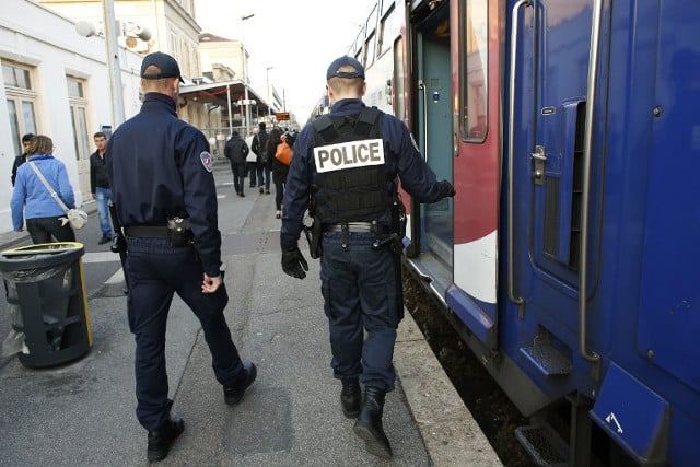 Police to travel for free as Paris region boosts security on RER trains