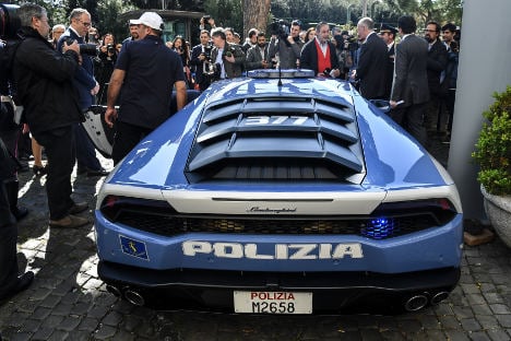 Italian police get new superfast Lamborghini