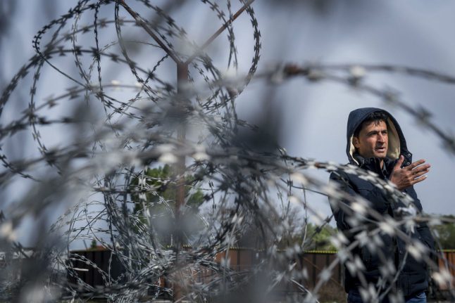 Germany stops sending refugees to Hungary due to poor treatment
