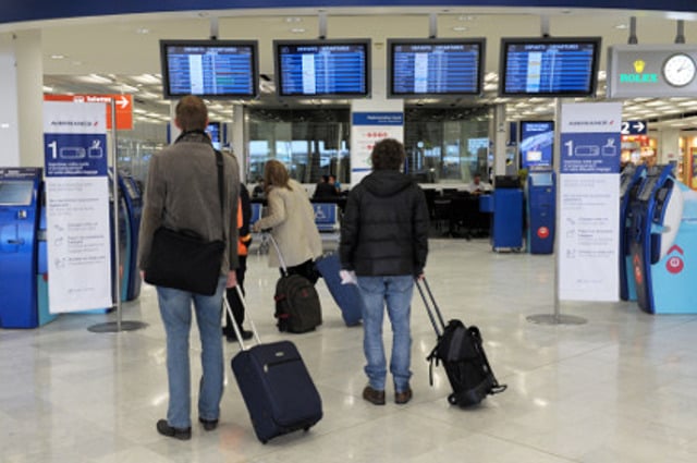 Why are Paris airports ranked among the worst in Europe?
