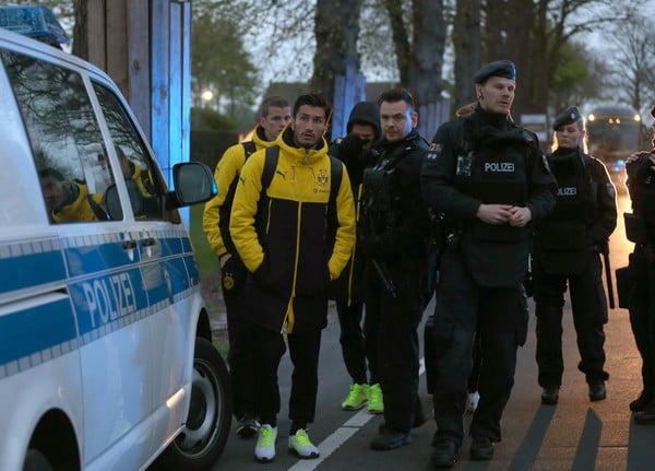 Police believe explosions near Dortmund bus were 'targeted attack'