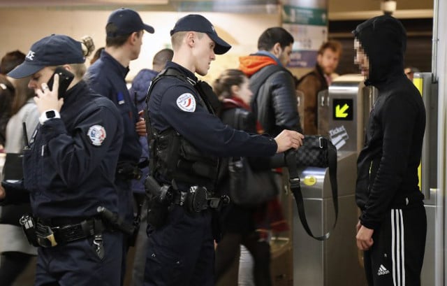 Paris police given powers to search Metro passengers' bags after St Petersburg bombing